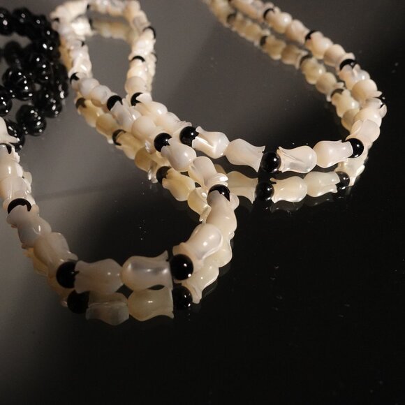 Vintage Black and Shell White floral Beaded Necklace with Shell Ring Accent - Picture 13 of 16